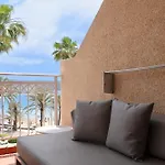 Coral Compostela شقة